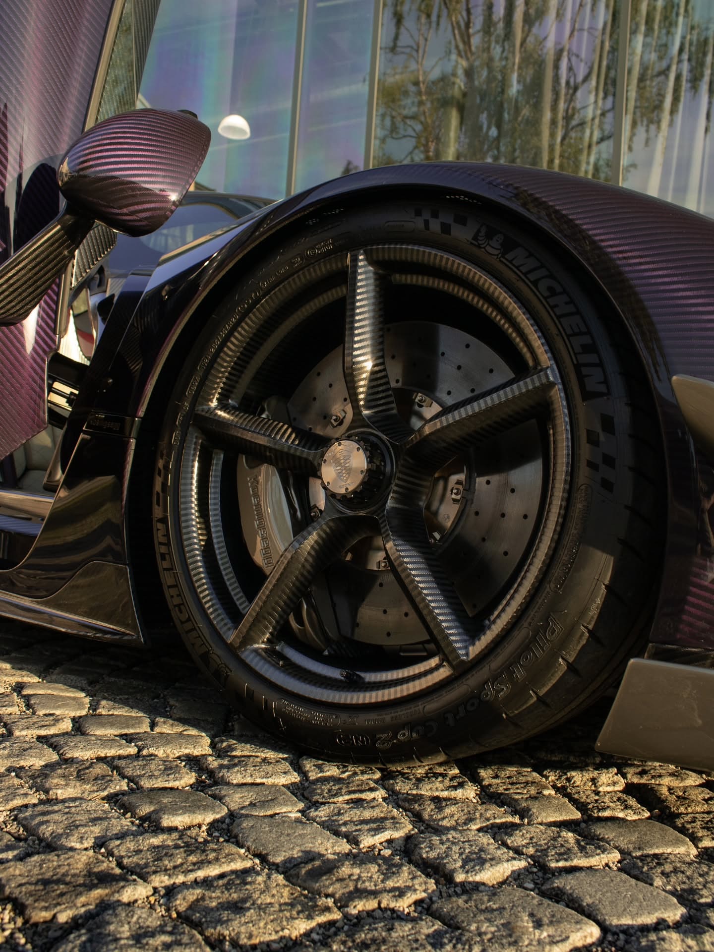 Car时尚  Koenigsegg Jesko。来自瑞典的杰作，配色极其惊艳。紫