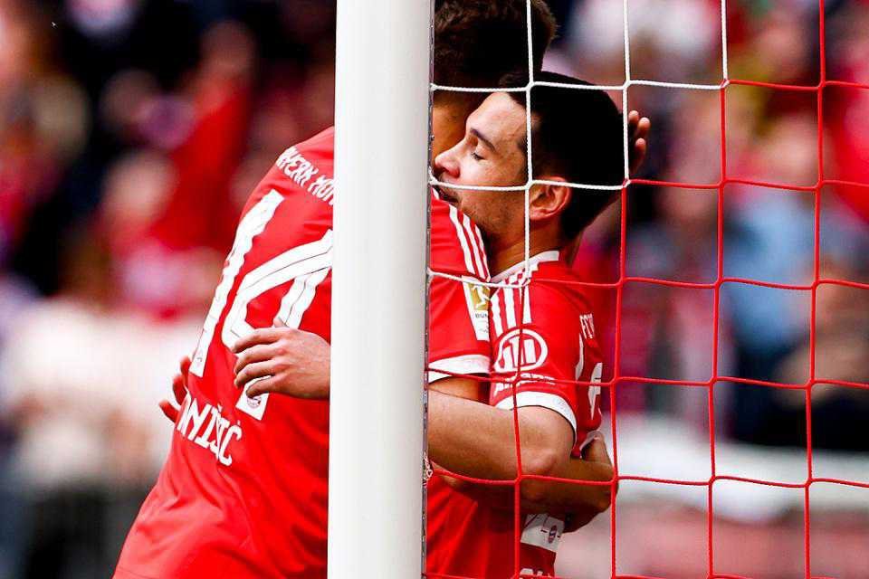 拜仁4-2逆转斯图加特！提前4轮卫冕德甲 第34次夺冠+近14年13冠在北京时间