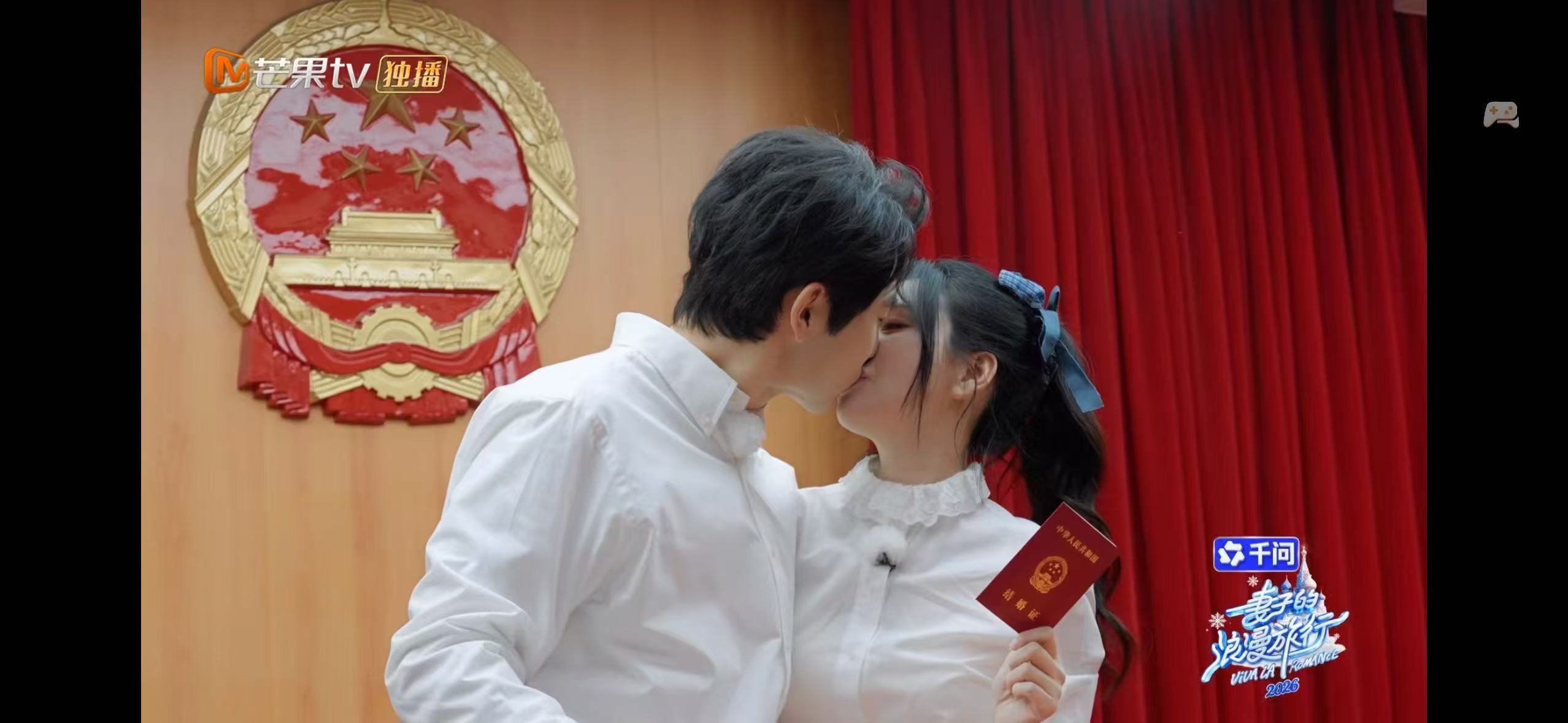 金莎孙丞潇领证现场曝光金莎孙丞潇领证全程民政局门口的对视笑到心坎里，17岁年龄差