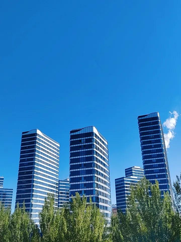 是不是在大内蒙才能看到这么蓝的天呀？
是不是你会说这是我A的！