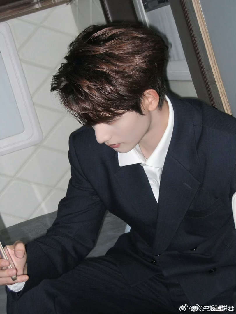 鬼屋白月光甘望星上演综了 四年一路陪着甘望星走来，看着他从青涩到现在默默深耕演员