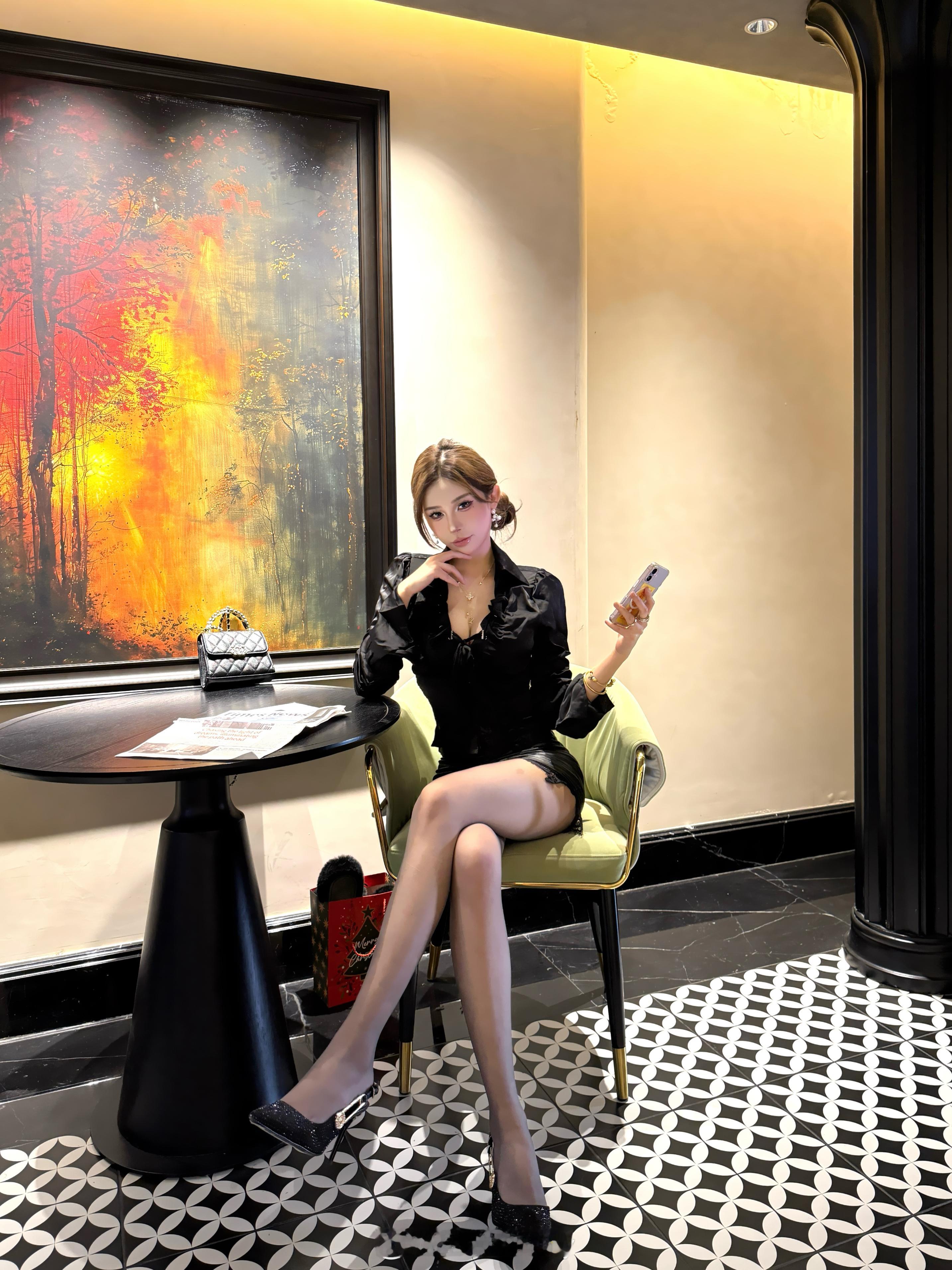 你精装的朋友圈如今空白 你咋的了？又被甩了？ 