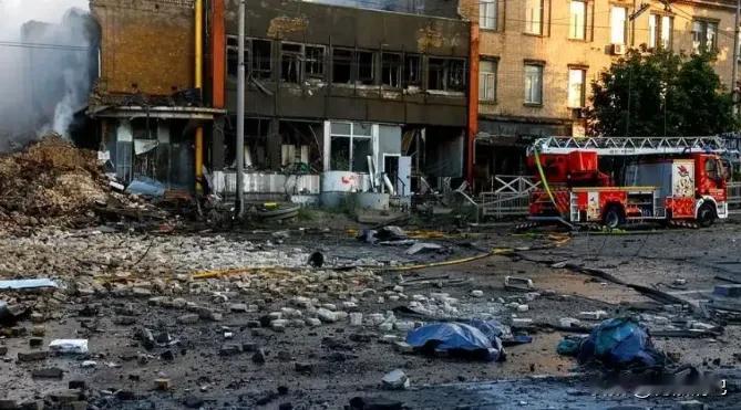 乌克兰的冬天真是冷得彻底，基辅的市民如今的日子过得简直让人心疼。市长居然劝大家要