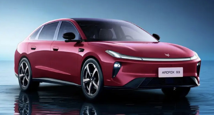 【北汽极狐 S3 汽车官图发布，将于 4 月 24 日北京车展开启预售】北汽新能