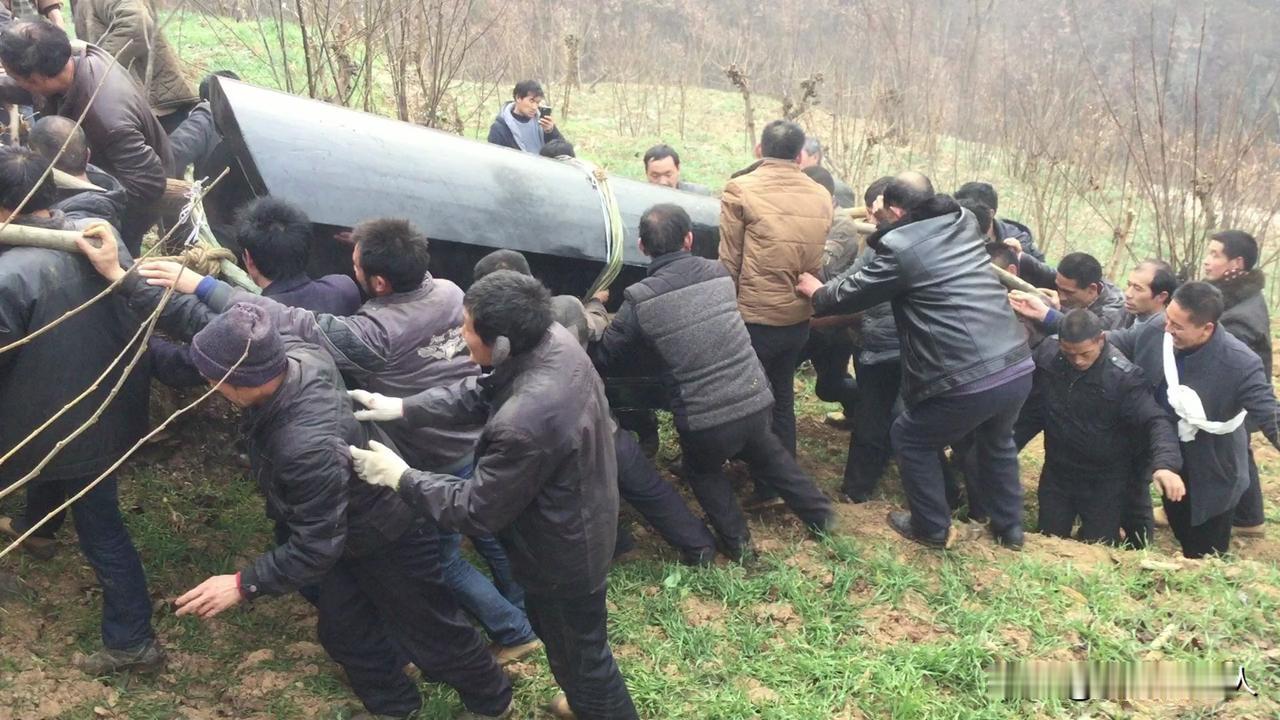 两会圆满闭幕了，最遗憾的是两会期间唯一一个关于“死人”建议的没有通过，现在争论依