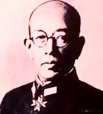 1939年，广西昆仑关，日军少将中村正雄腹部中弹，正在抢救。军医刚切开他的腹腔，