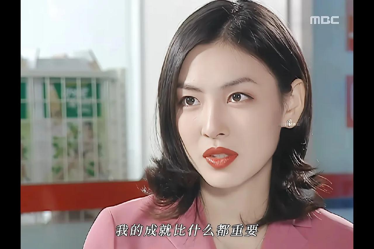 谁还没被古早韩剧里的冷艳恶女惊艳过？演这部剧时她才19岁，却把蛇蝎美人诠释得淋漓
