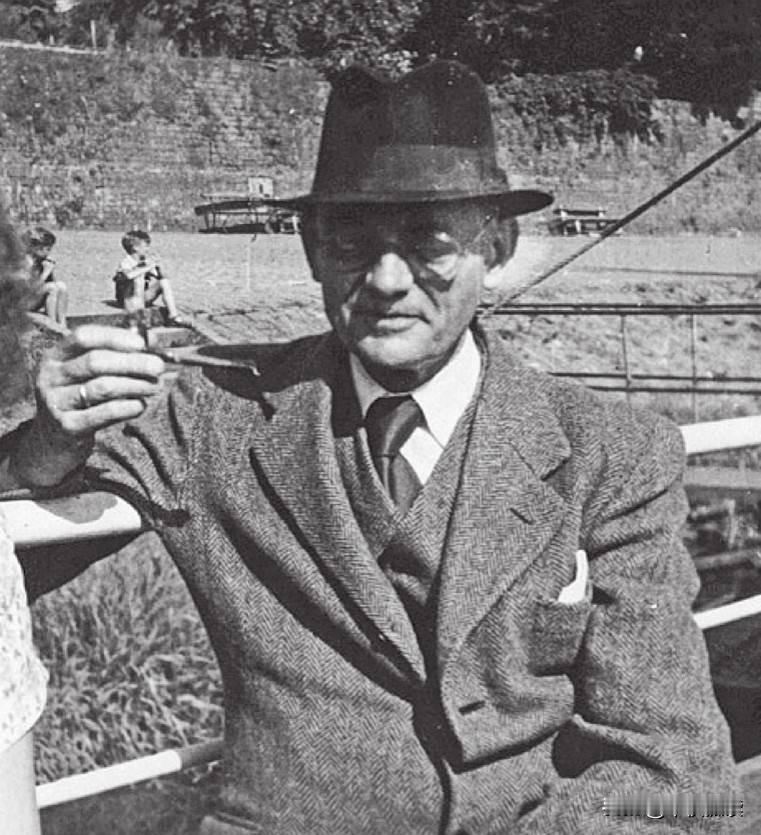 1948年，德国一个干搬运的、饥寒交迫的68岁老人，突然收到来自中国的巨额汇款，
