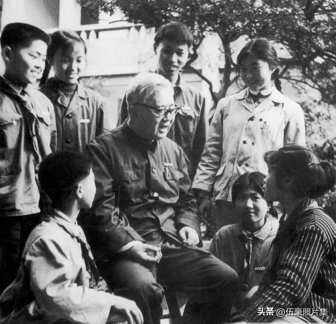 1980年5月21日，华罗庚在第三次也是最后一次回到故乡金坛时，于母校金坛县中学