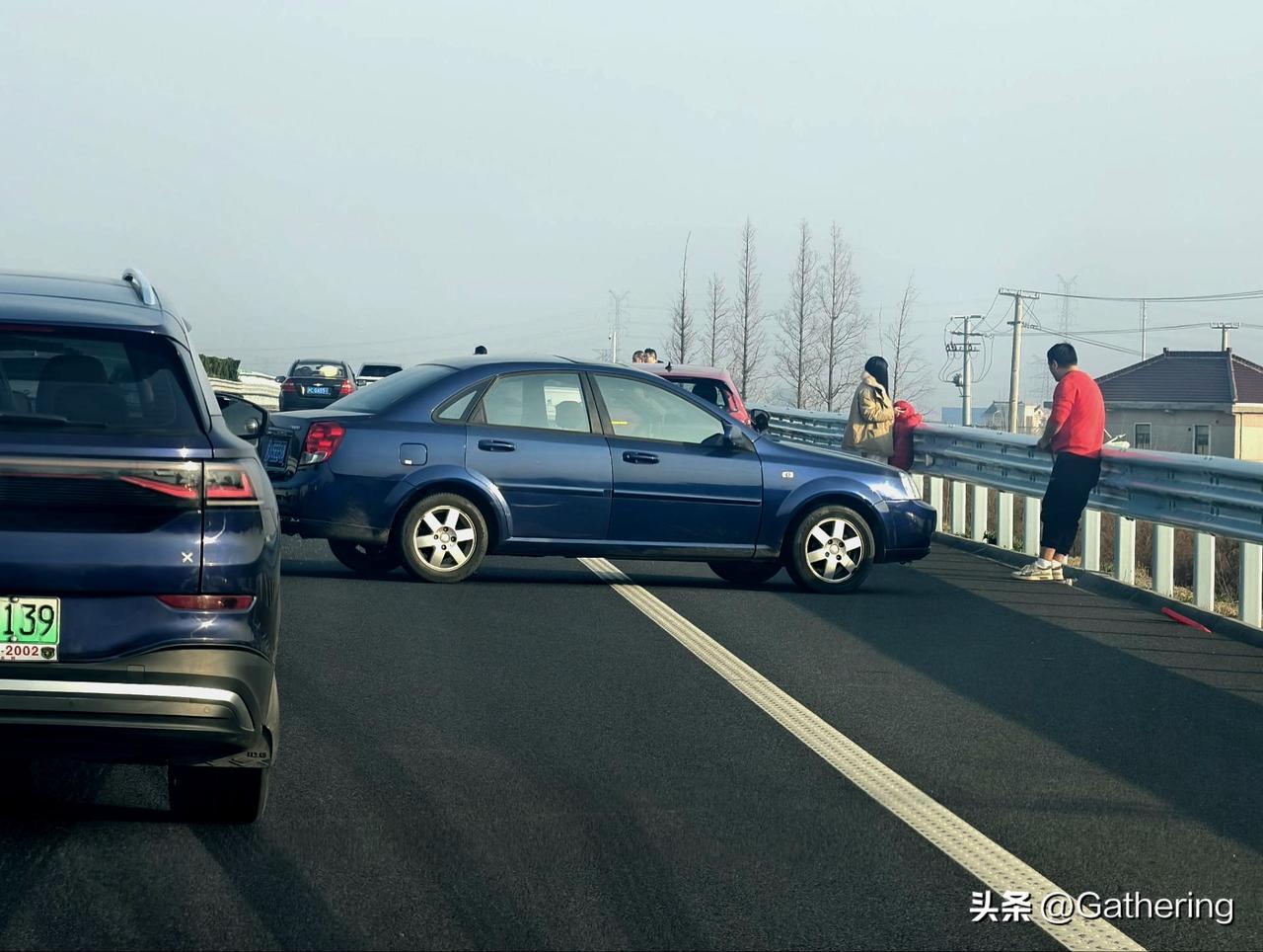 我记得张雪峰老师当时在视频里说过一段话，他说如果哪天我死了，热搜上会有这么一条，