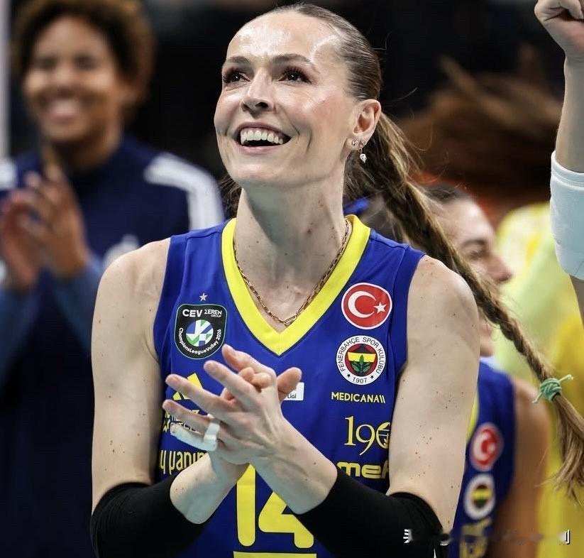 埃达谈欧冠费内3-0零封诺瓦拉:

说真的，我们对意大利球队都很了解。意大利联赛