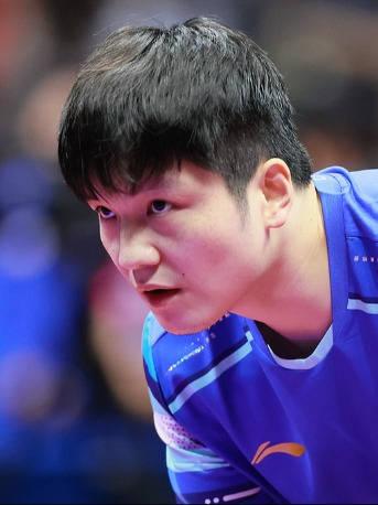 樊振东回应全运会难打
11月12日，粤港澳全运会乒乓球比赛男子单打1/8决赛中，