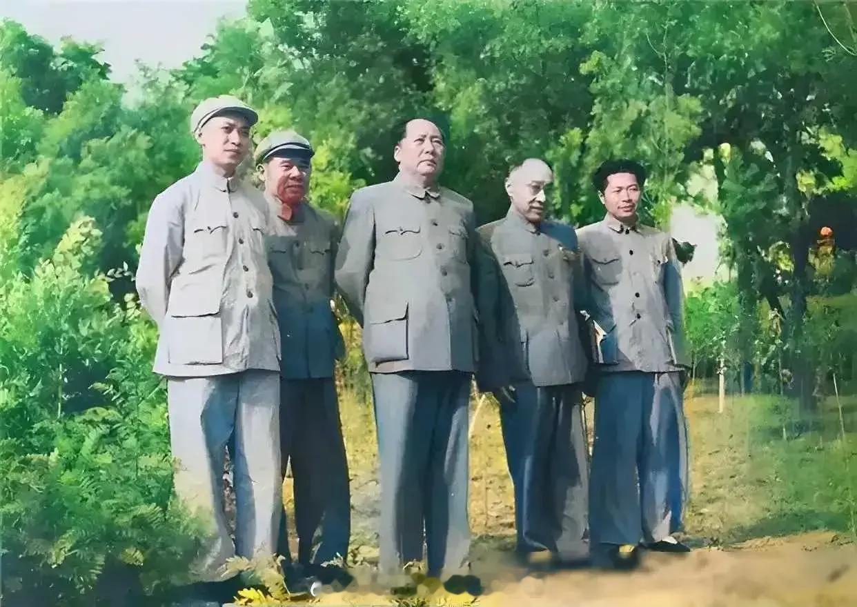“一切帝国主义都是纸老虎！”看了这张照片你就清楚为什么毛主席敢如此藐视列强了？其