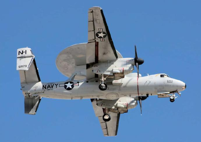 军事ai新视野 美国E-2“鹰眼”预警机E-2“鹰眼”（Hawkeye）预警机是