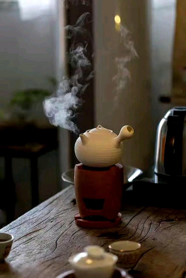 秋深露重，围炉煮茶。拾味秋光 秋日