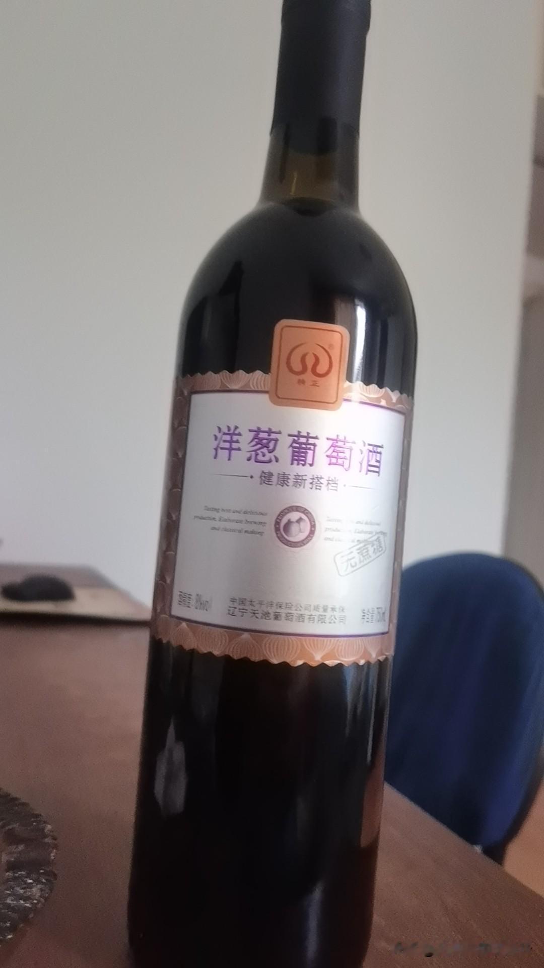 很庆幸去年把一套老破小出售了

那套房子太小了，不到四十平，我们婚房，当时我们科