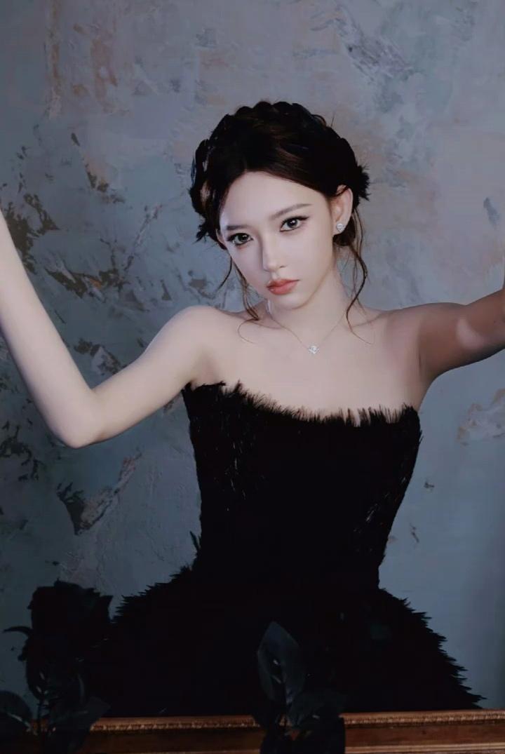 程潇绝美颜值，清冷明艳氛围感十足[送自己一朵花][送自己一朵花][赞][赞]娱乐