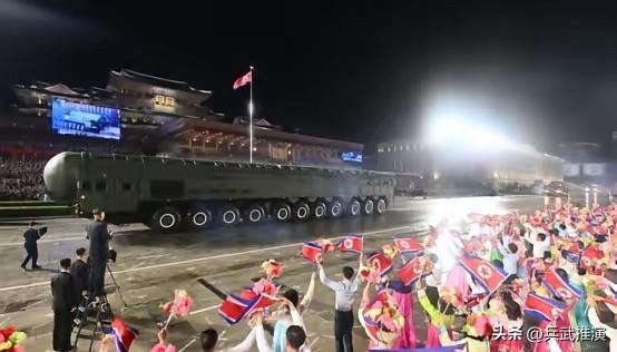 比东风61还大，朝鲜展示全球最大机动核导弹，射程覆盖全球？

朝鲜这次建党阅兵，