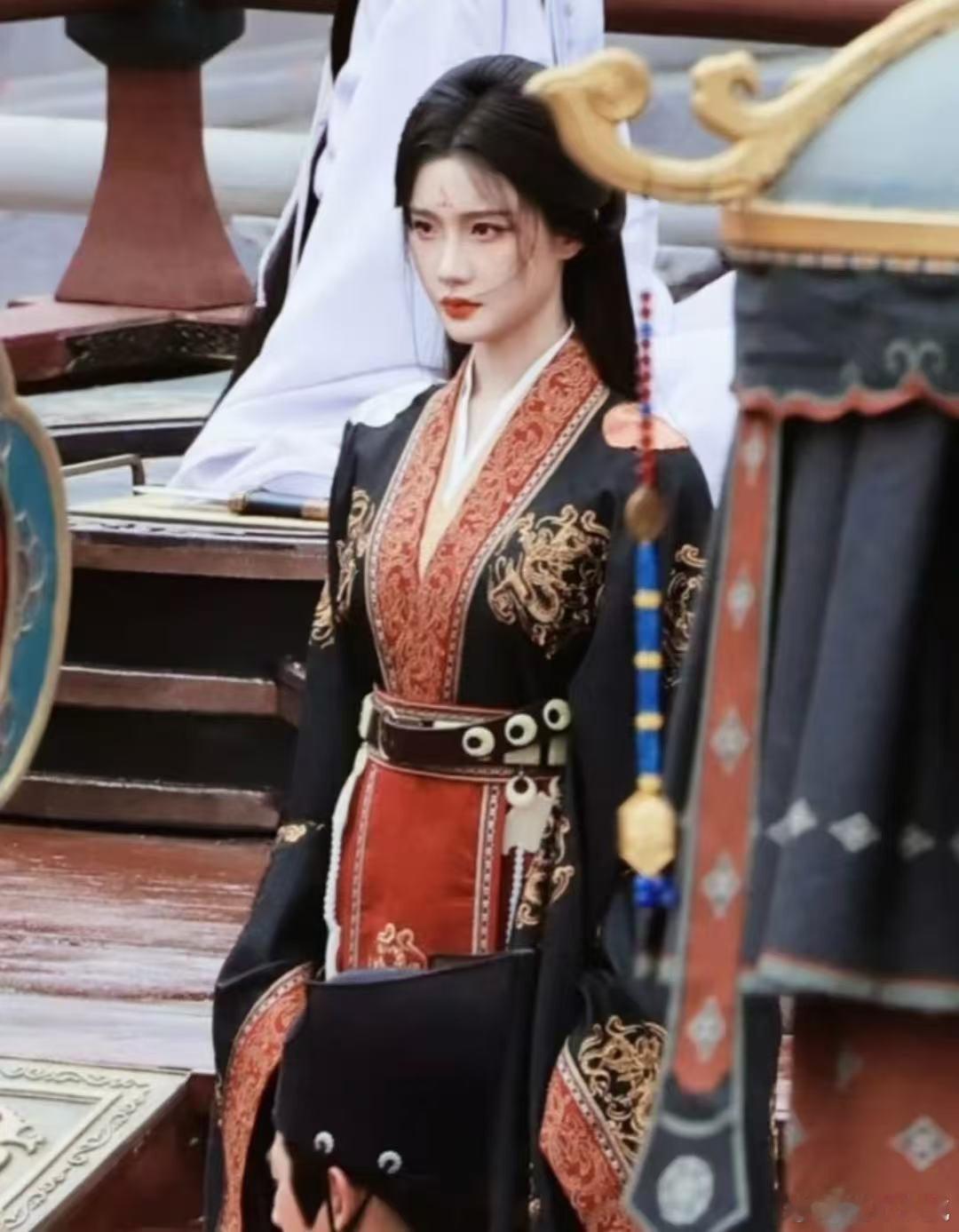 曾经的杜听馨，把萧焕视为生命中最重要的人。为了他，她可以放弃一切。但当她发现自己