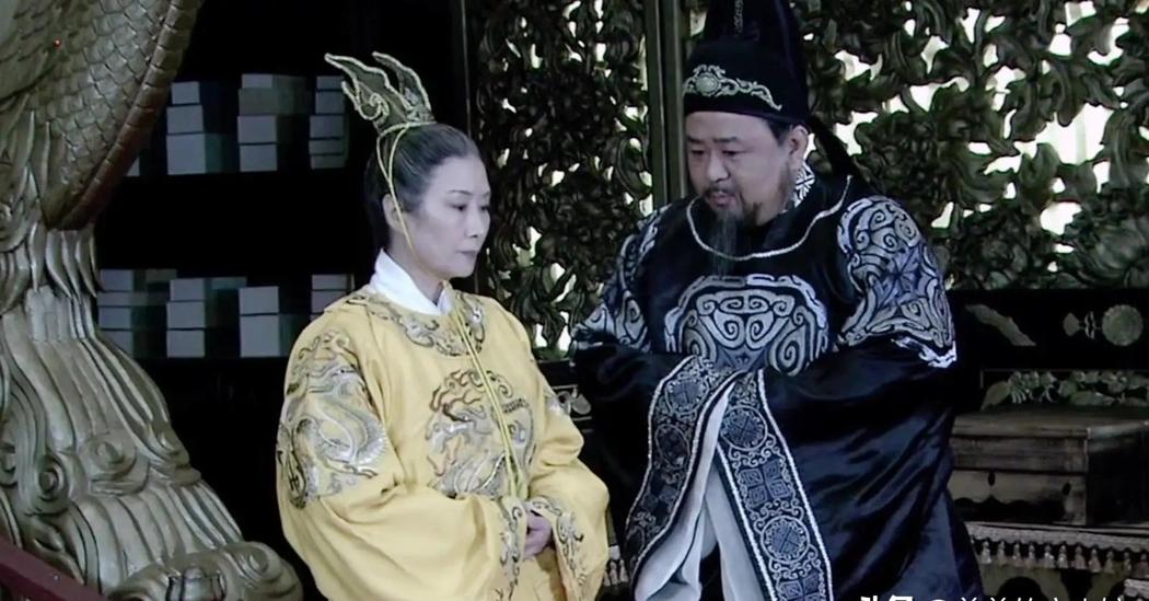 狄仁杰劝武则天，了结张易之与张昌宗两兄弟，武则天听闻后让狄仁杰看了一样东西，狄仁