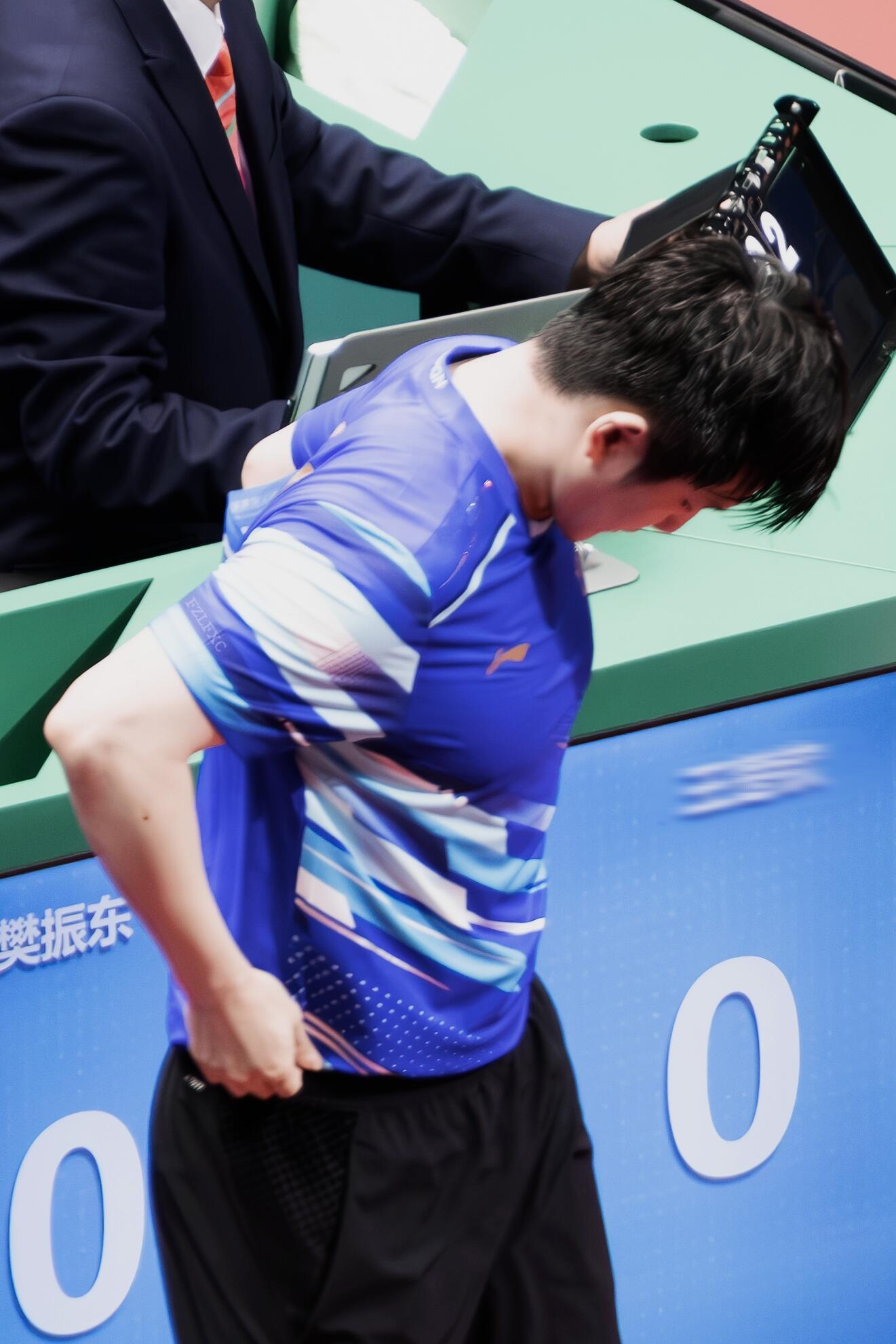  樊振东竞技状态始终在线，赛场掌控力与技术实力依旧顶尖，当下的每一步选择都遵从本