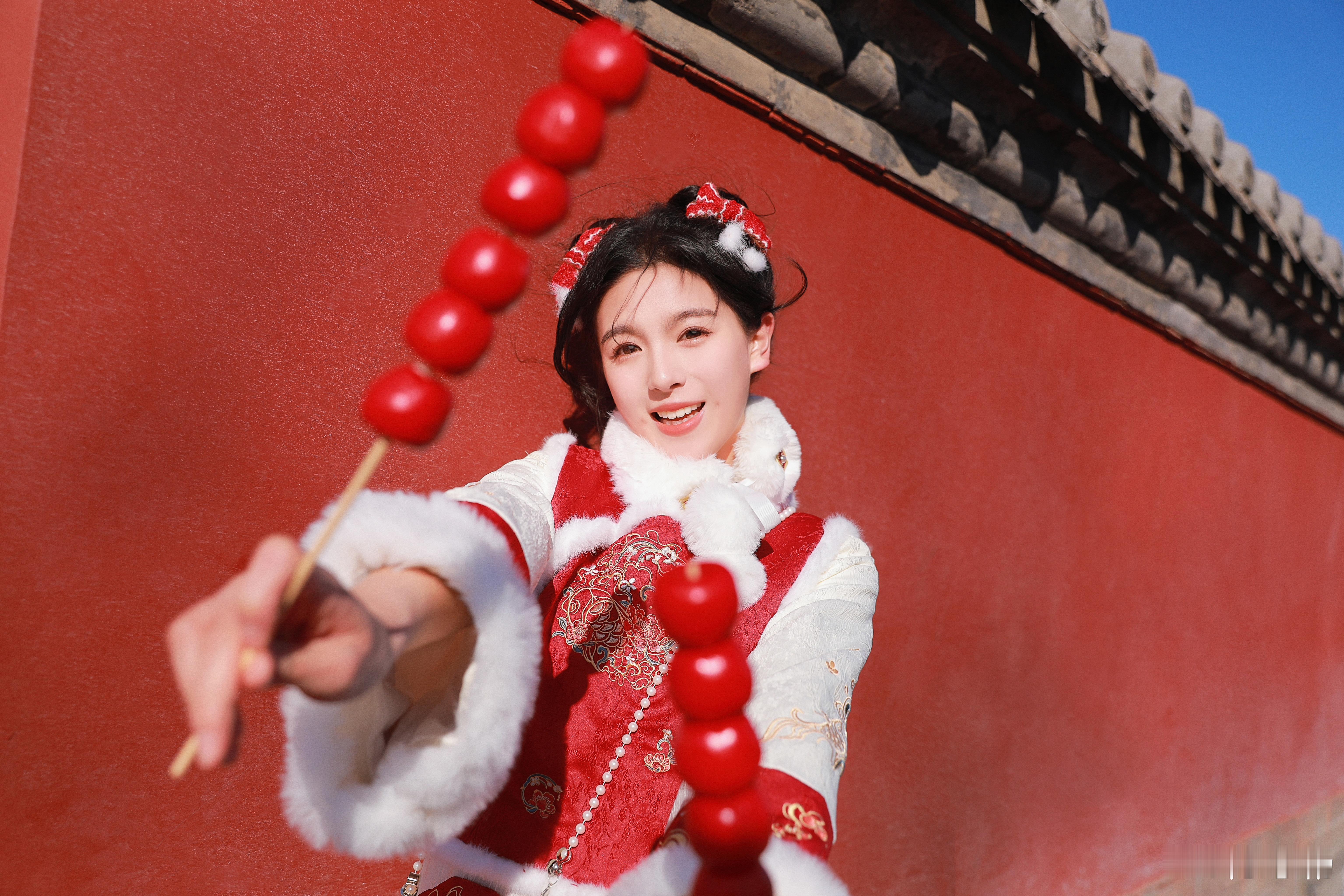 #龙年大吉##除夕快乐# 感谢又一年的陪伴[挂灯笼][抱抱]祝大家新年快乐，万事