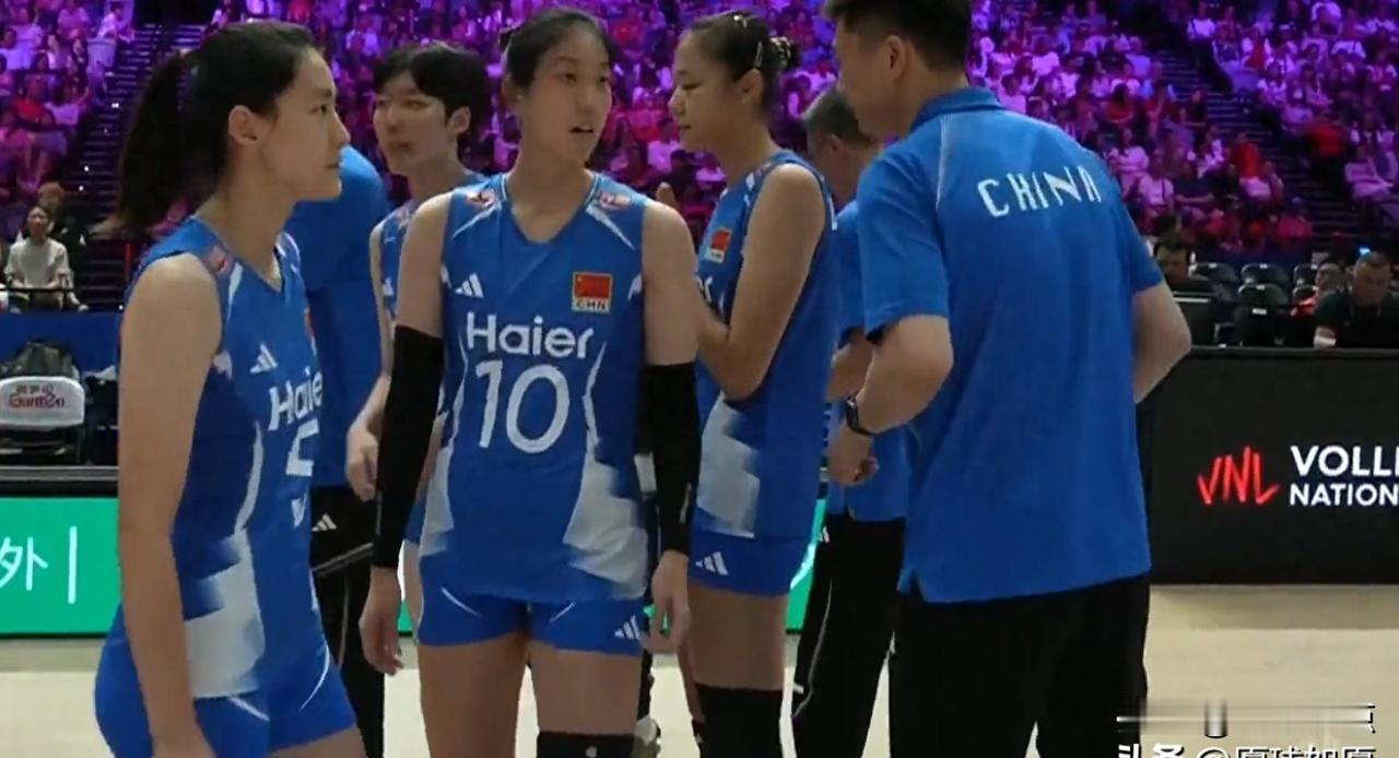 1-2落后，5分逆转被浪费，中国女排输得真憋屈
7月11号晚上，中国女排在香港站