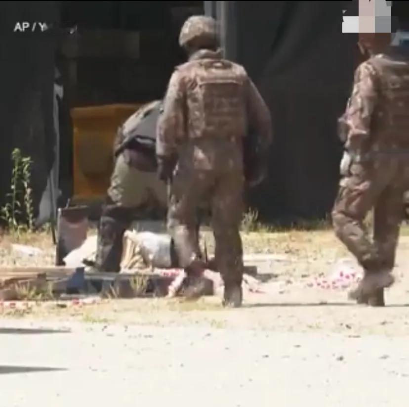 据韩国媒体报道，作为加剧紧张局势的最新举动，朝鲜5月29日向韩国各地空飘装有粪便