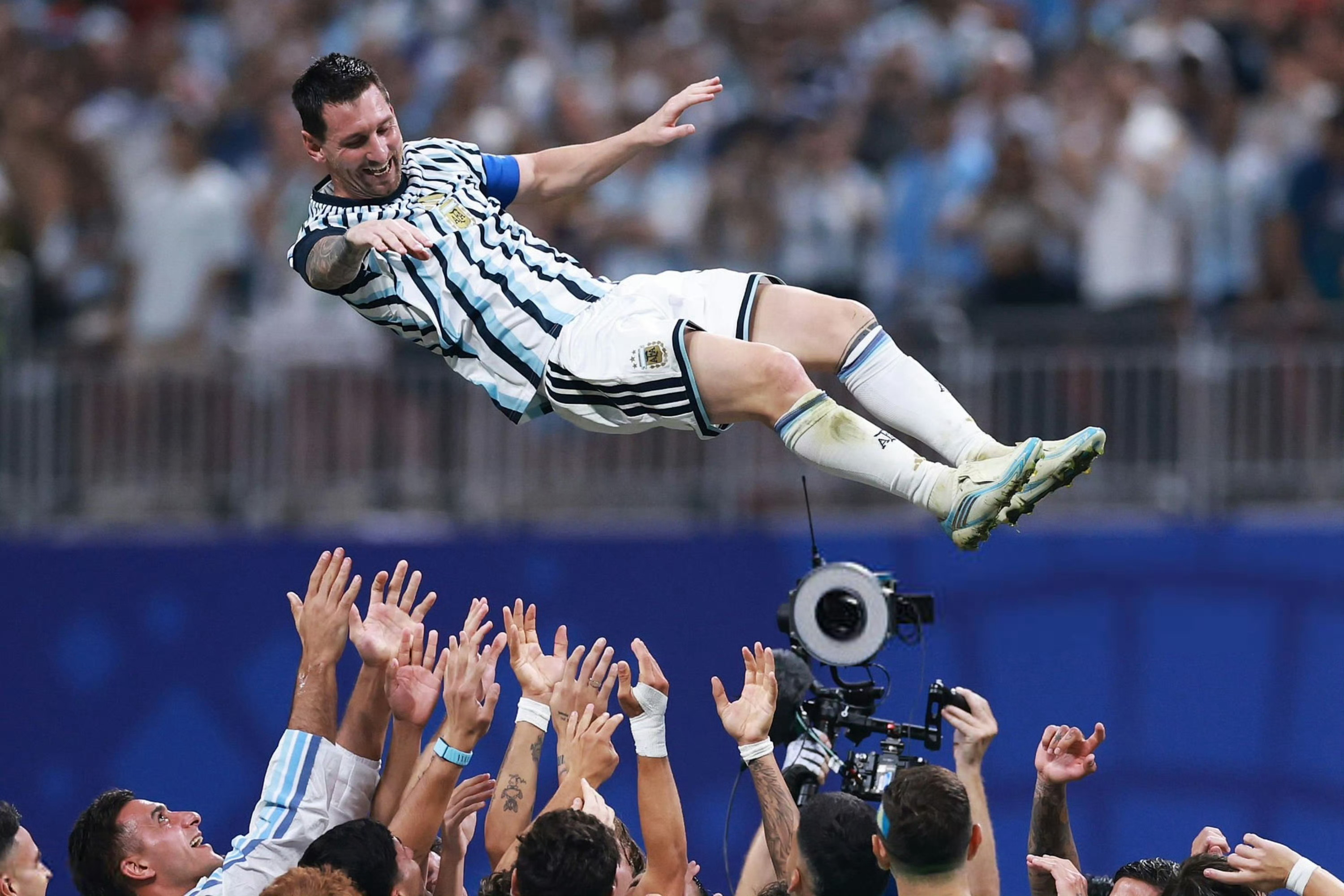 世界杯8强全部产生梅西王者归来！5战8球连刷纪录，阿根廷3-2逆转埃及守住卫冕希