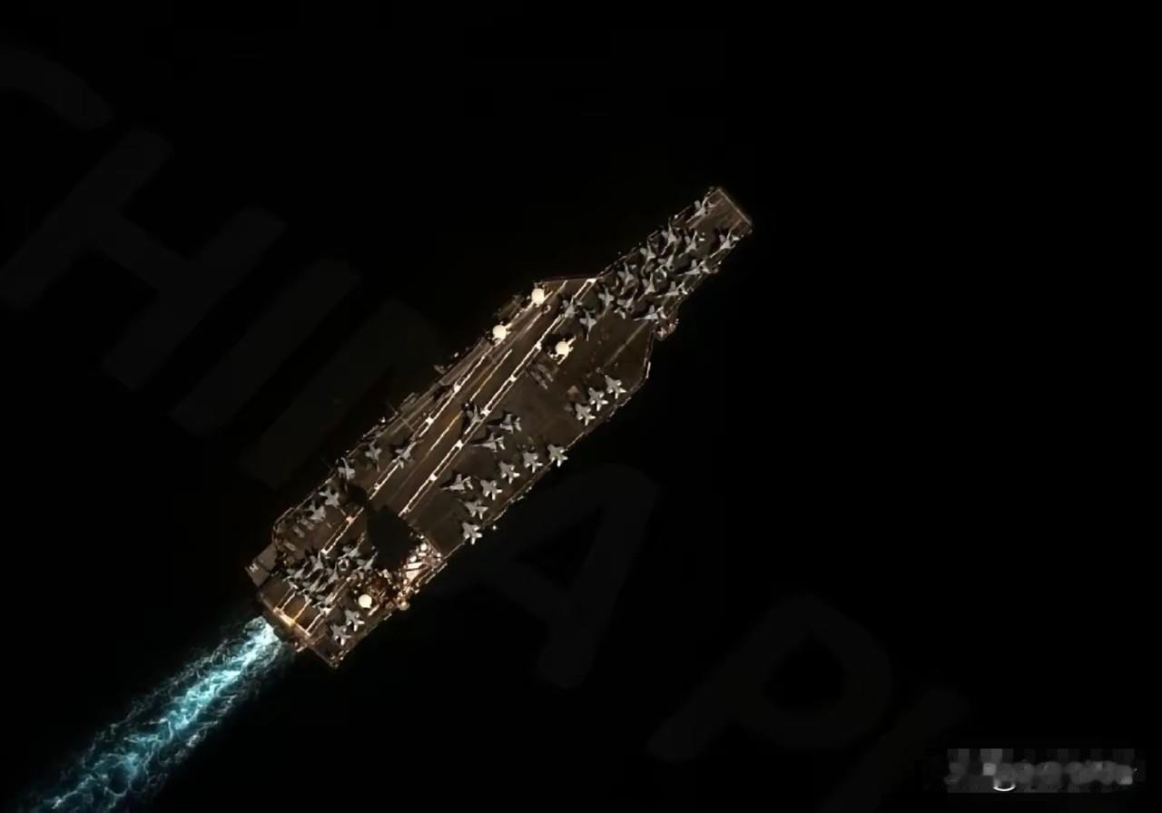 中方卫星照片显示，“福特号”航母正驶出地中海。这次中方卫星照片拍的够好，相比前期