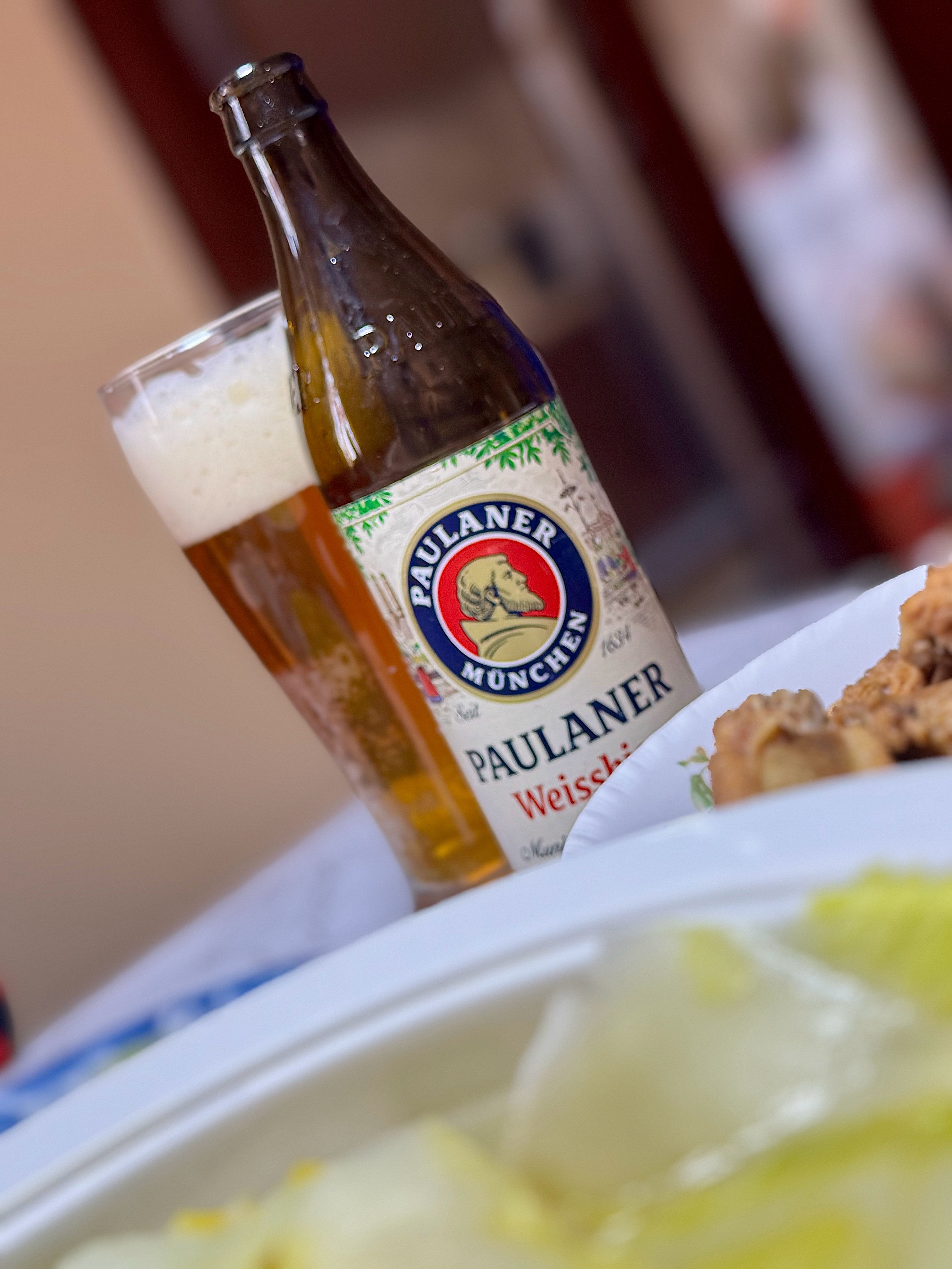 老李自从喝了paulaner ，现在乌苏偶尔喝，燕京不碰了李楠说道李楠说道简单吃