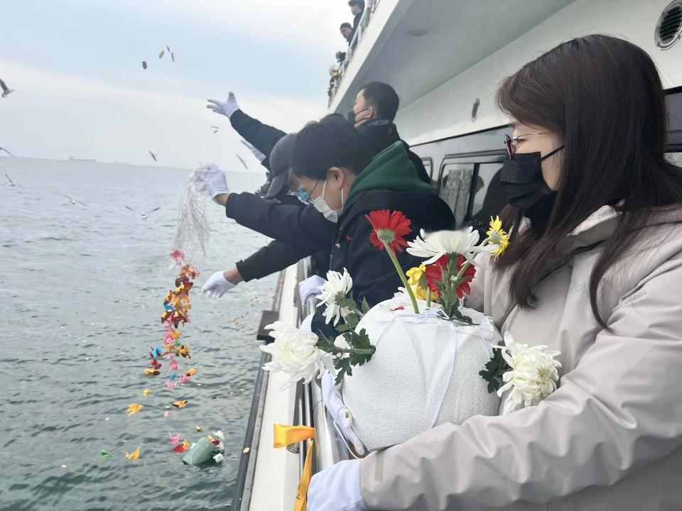 北京，一81岁老太儿子病逝，儿媳怕她年纪大了承受不住打击，就瞒着她，给丈夫进行了