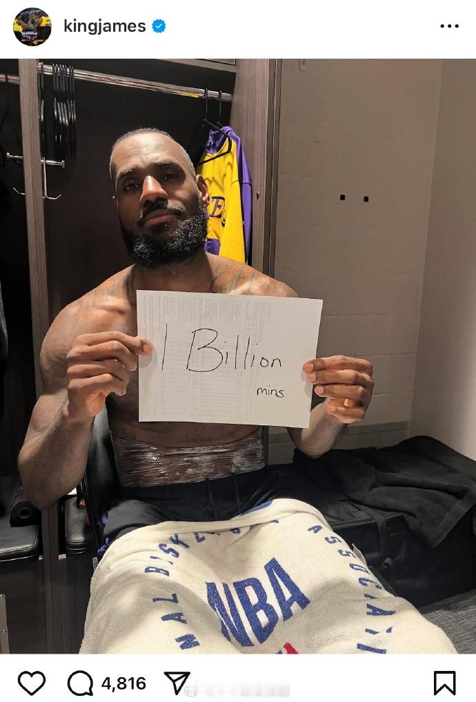 詹姆斯NBA活化石 昨天老詹成为NBA历史上出场时间最多的球员，10亿分钟！但是