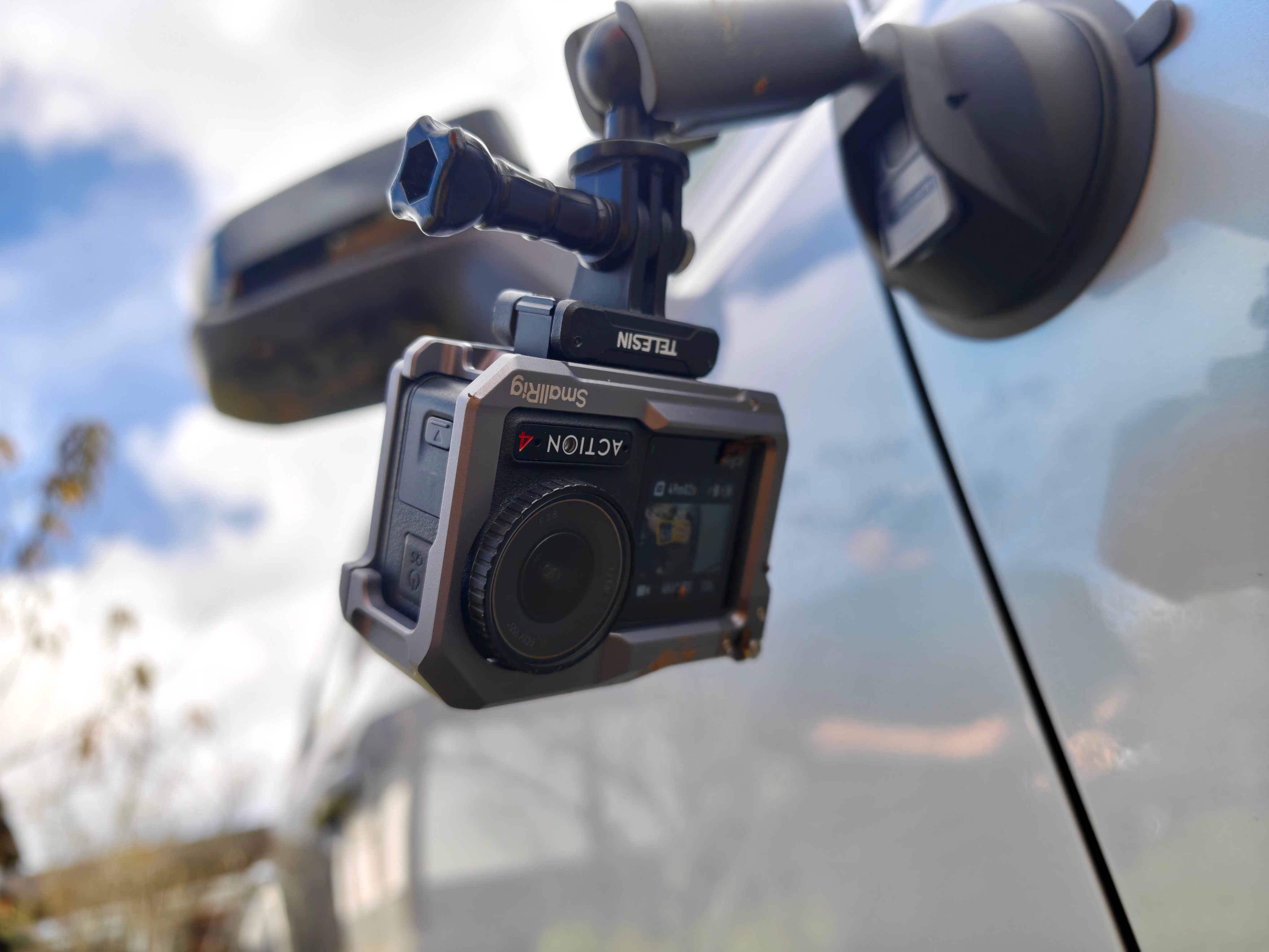 运动相机应该是这两年特别火的设备了，最主要的就是小巧耐用。我觉得喜欢日常记录或者