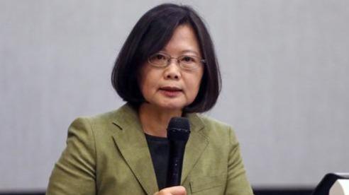 两岸8次谈判破裂，解放军3面围岛，金马出海口被封，台军投降无路。
 
距离厦金海