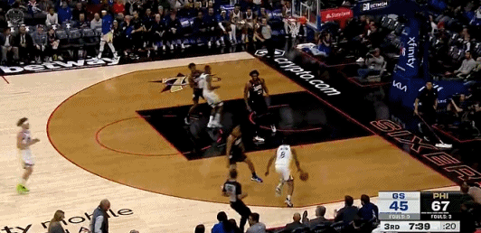 接球顺步突破抛投~！ 