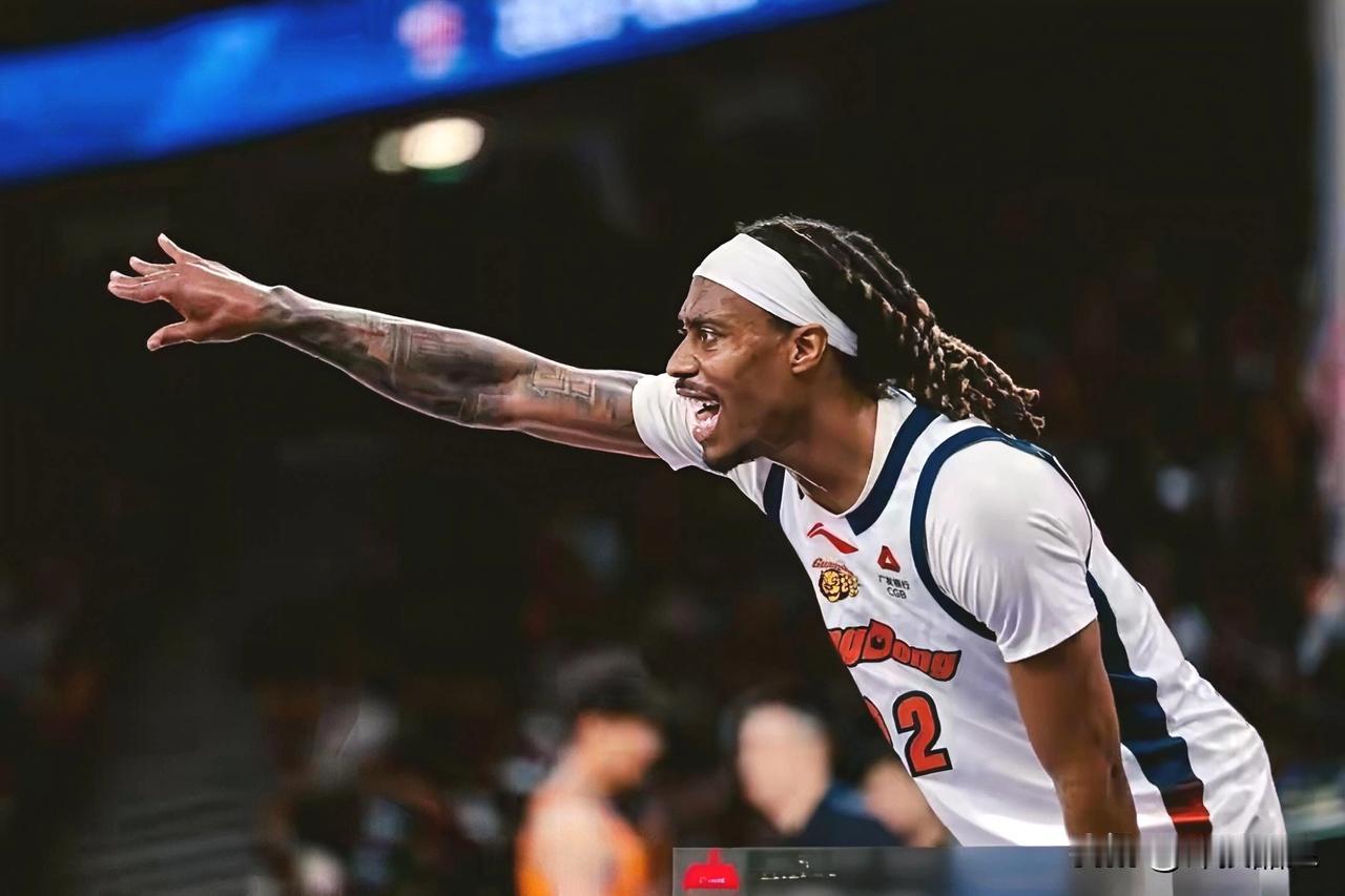 广东宏远今晚在客场加时以110-105险胜青岛男篮，但比赛还是暴露以下问题，杜锋