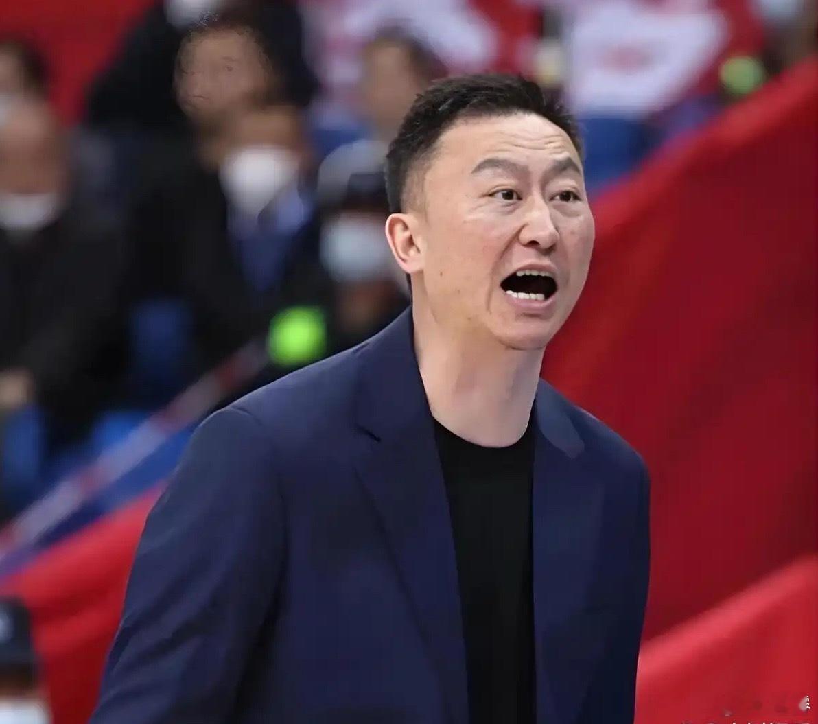 这个失误直接断送比赛，给刘维伟指导气无语了。CBA青岛男篮vs广东男篮