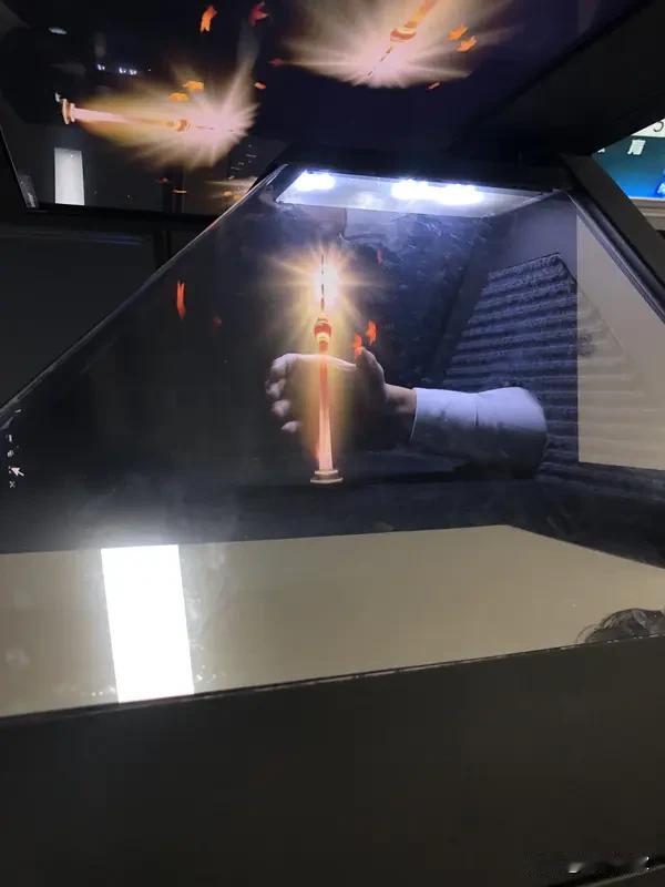 家人们谁懂啊，科技居然让“万剑归宗”成真了！小伙范十三原本是酒店员工，因老板提议