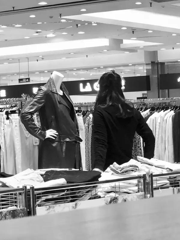 湖南株洲女子“试衣”变“偷衣” 一场“炫耀”引发的盗窃风暴

春节将至，湖南株洲