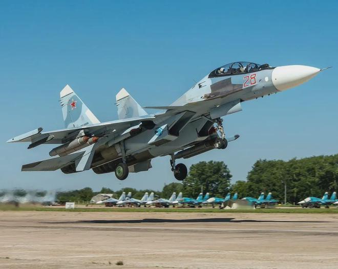 【#一架俄军先进的苏-30战机被F-16击落#】据俄方消息，9月10日晚，俄军一