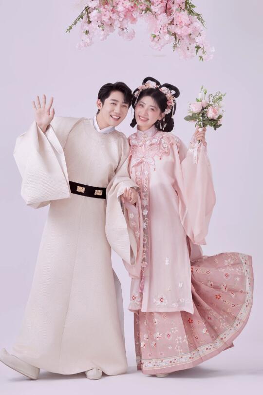 武汉婚纱照｜汉服婚纱照真的太甜啦～