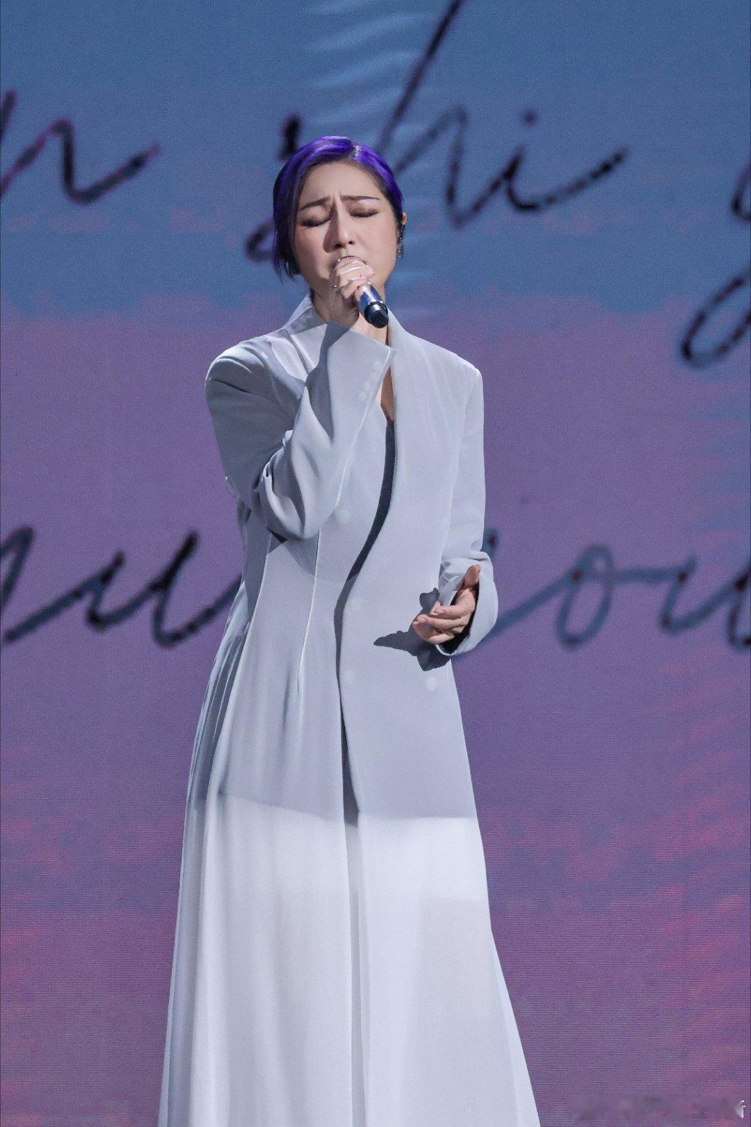 杨千嬅粤语版如果爱忘了重新填词后的粤语版本质感升级，杨千嬅把半生心境唱进旋律，感