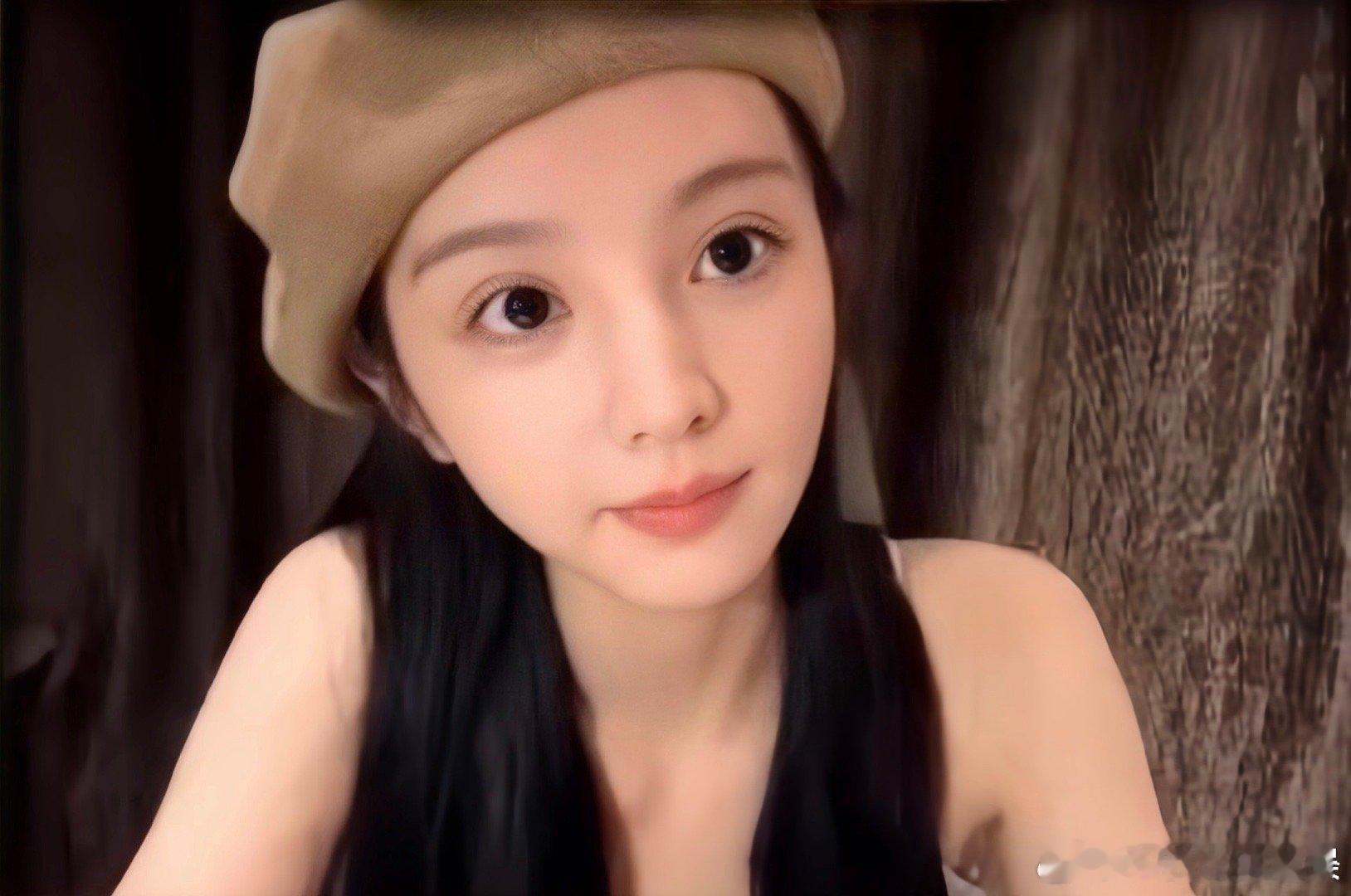 田曦薇没开大眼特效吗？看起来好怪异 ​​​