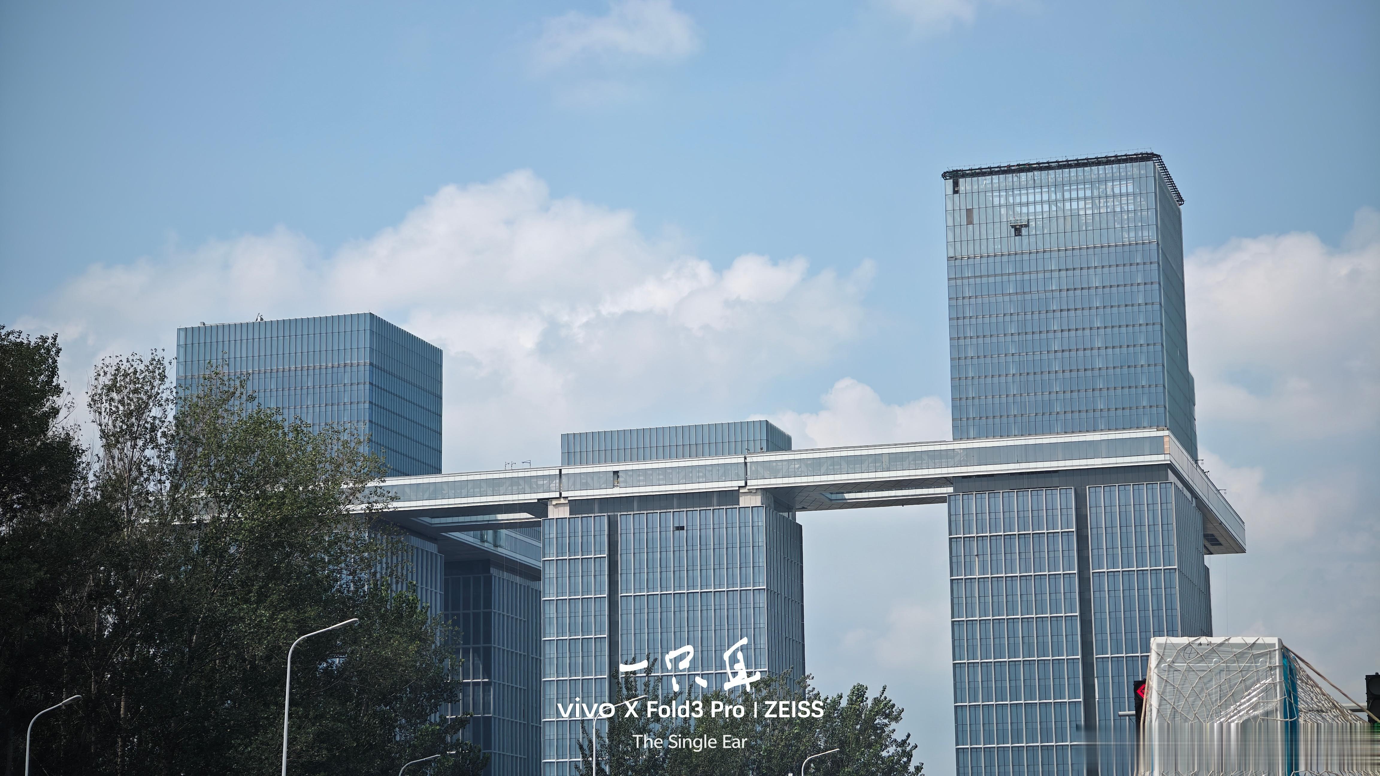 这个楼如果盖好了，是不是能在天上开运动会，跑圈[允悲] ​​​