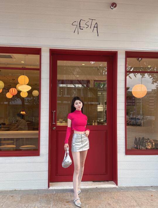 佛山新店 SiESTA简约红色系 一家日啡夜酒的小红屋