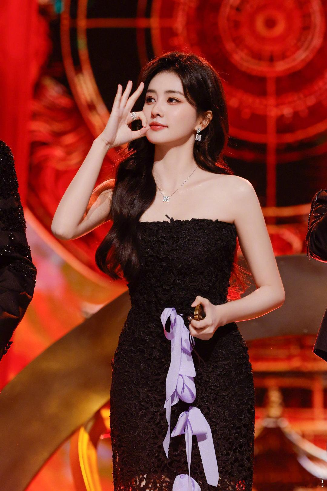 白鹿cha了娃娃脸你好星期六被白鹿《娃娃脸》甜晕了！灵动小表情配活力舞步，看完心