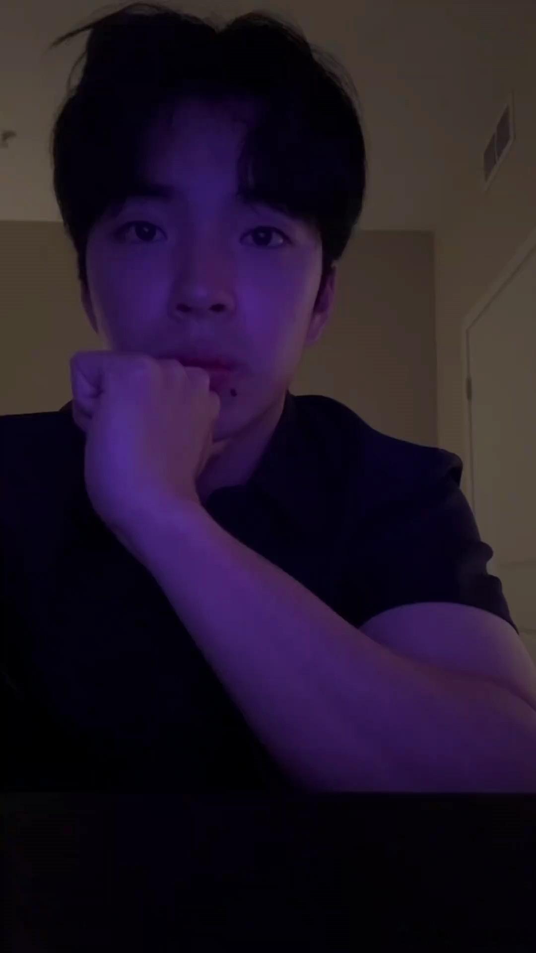 #王中磊儿子高中毕业##王中磊儿子高中毕业回国# 王中磊儿子高中毕业回国，18岁