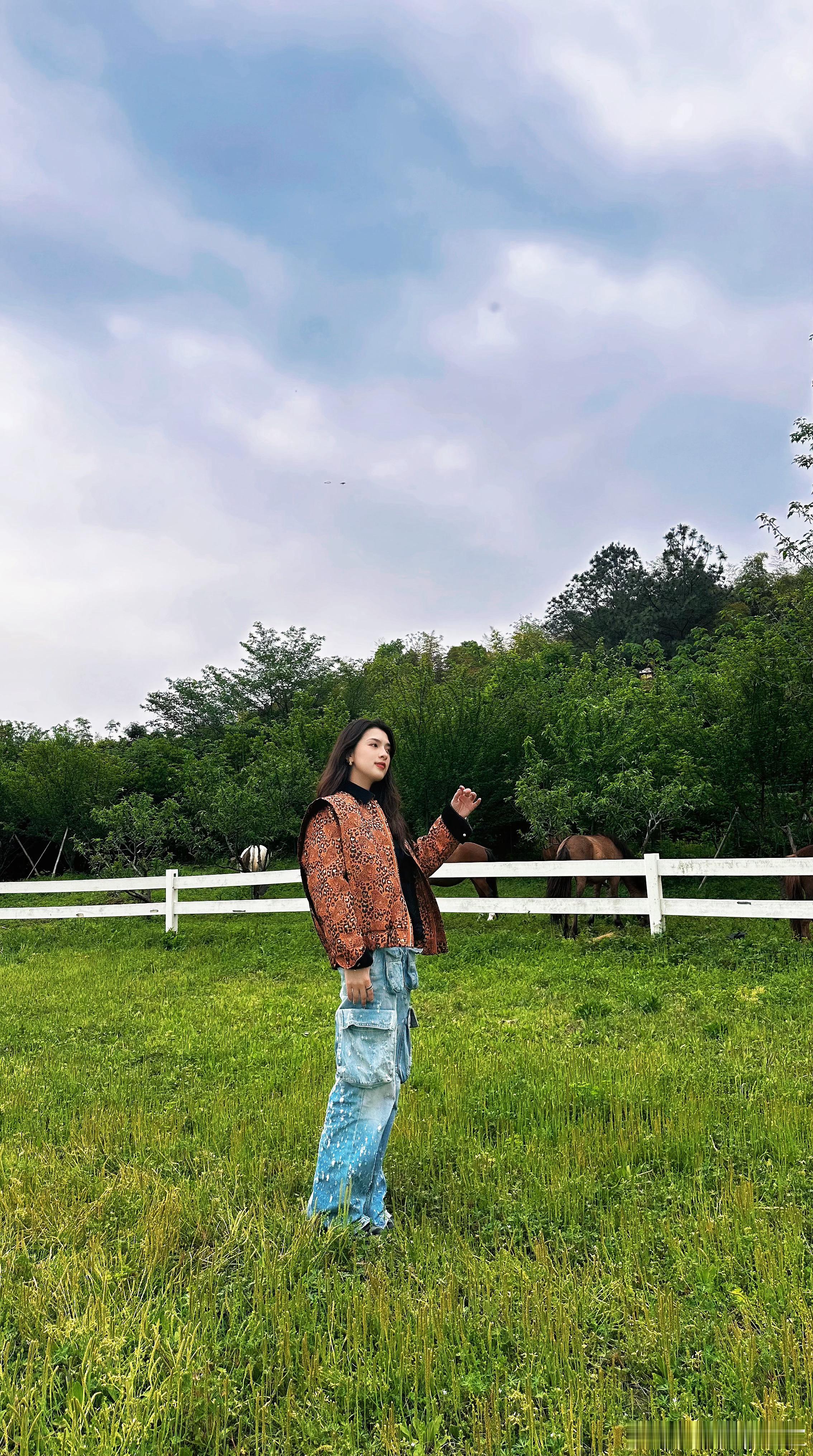 你们就说吧！这极氪009和马加上我，这么一拍是不是贼帅啊？！！！极氪009 苏州