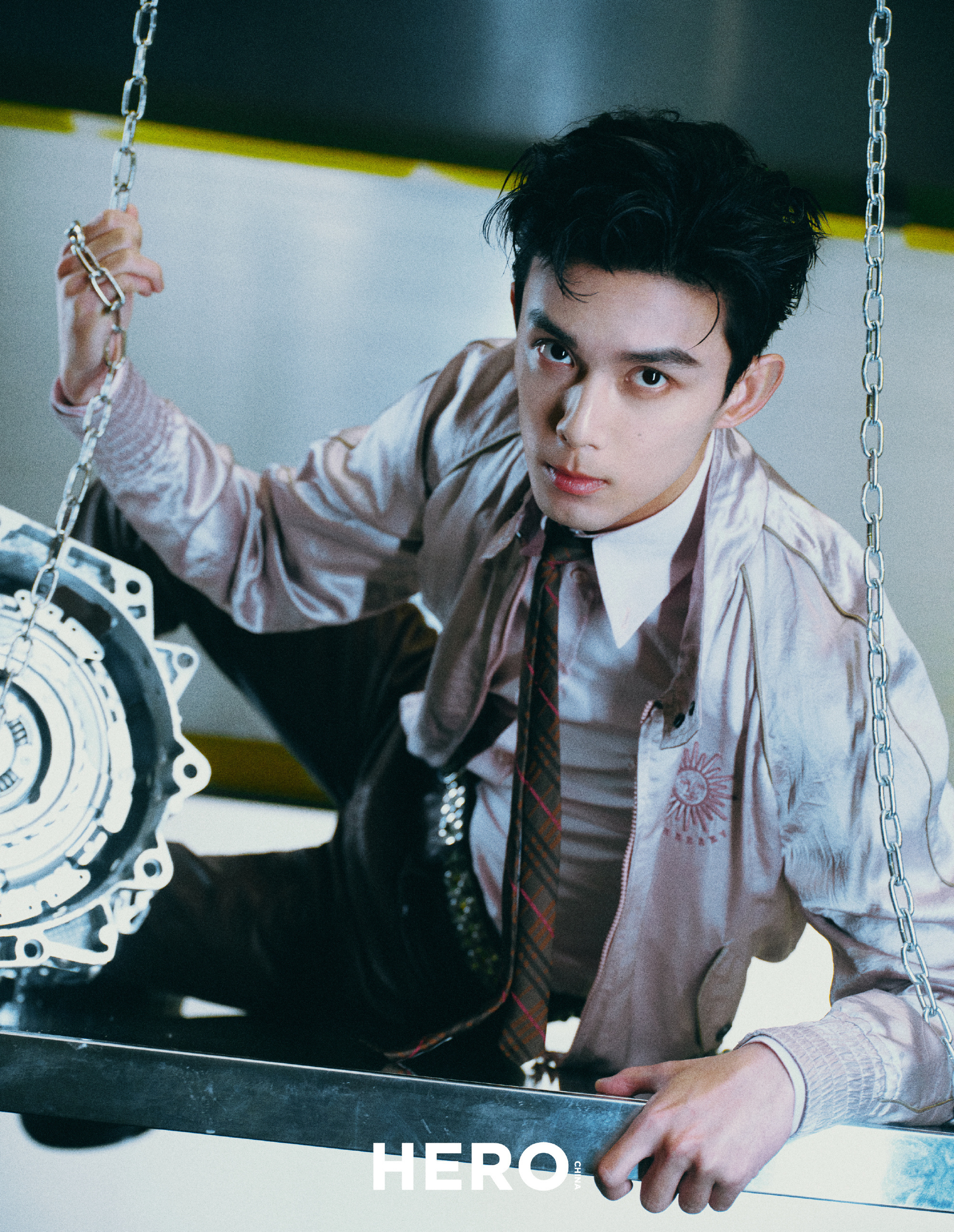 HERO中文版四月刊演员登封 HERO 中文版四月刊，带来 Burberry 2